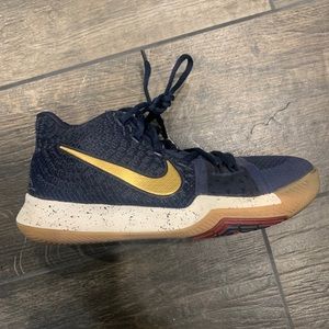 NIKE Kyrie